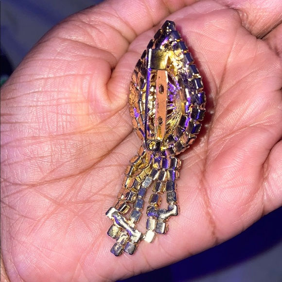 Elegant Red and Gold Teardrop Brooch - Picture 3 of 4